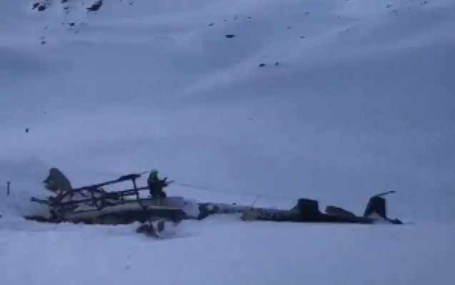 turistlerin-teyyaresi-vertolyotla-toqqusdu